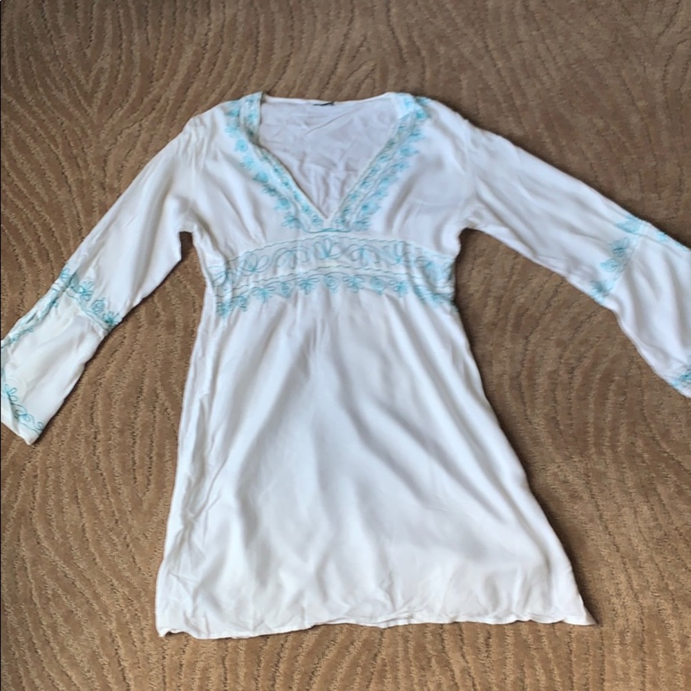 Cejon White Coverup, Size Medium.